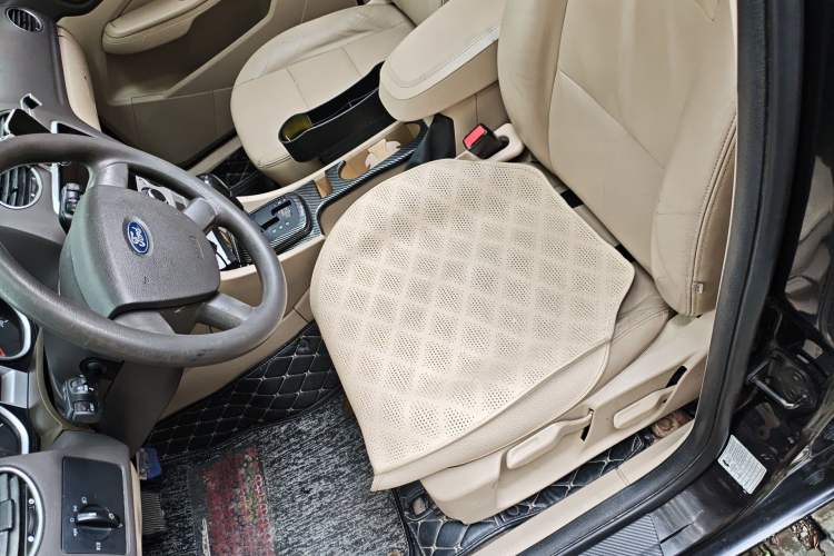 Used Ford Focus 2011 Sedan 1.8L Automatic Fashion Edition
