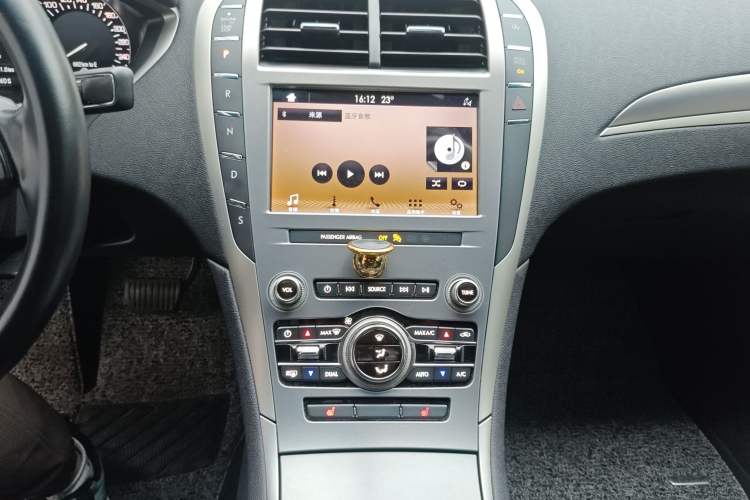 Used Lincoln MKZ 2019 2.0T Zunyue Edition China VI Standard Audio And AC Panel