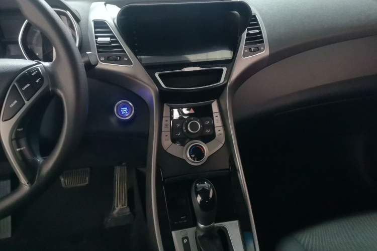 Used Hyundai Elantra (5th Generation / Langdong) 2016 1.6L Automatic Prestige Model Audio And AC Panel