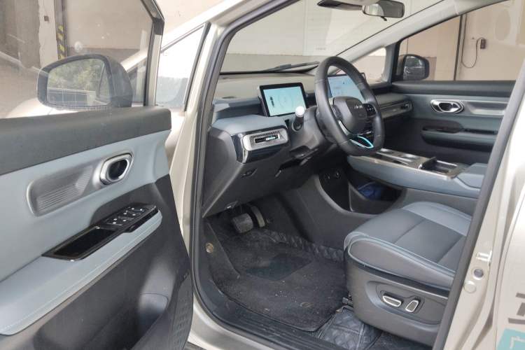 Used AION Y 2024 Plus 510 Intelligent Driving Version Driver Seat