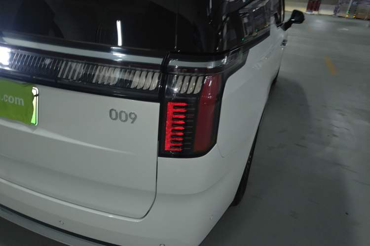 Used Zeekr 009 2024 Six-Seat Executive Version 4WD 108 kWh
