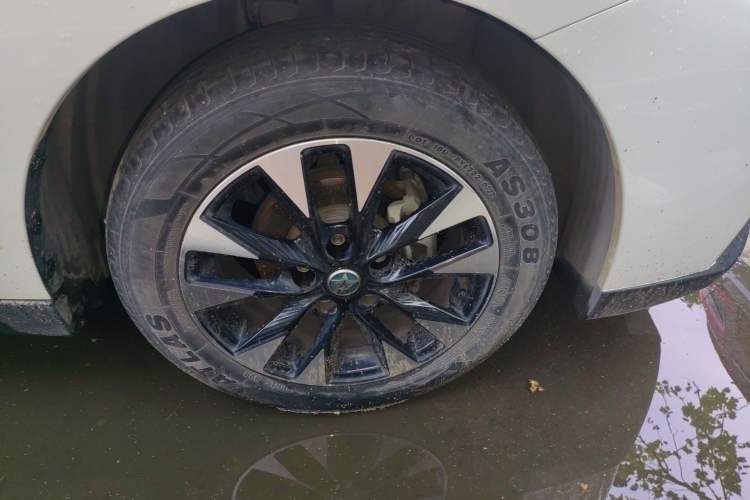 Used Venucia D60 2021 1.6L Entry Manual Comfort Edition Right Front Wheel Hub