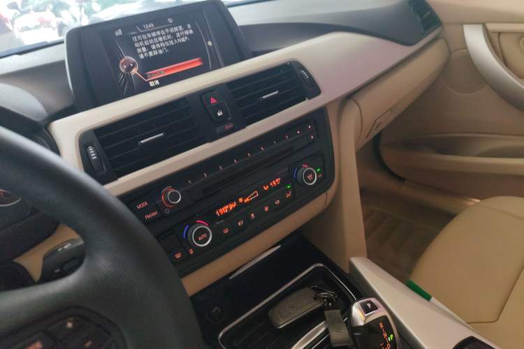 Used BMW 3 Series 2015 320Li Luxury Edition Fashion Model Audio And AC Panel