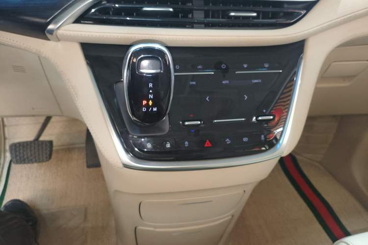 Used Buick GL8 2022 ES Landtrek 653T Luxury Edition