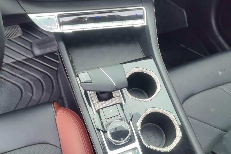 Used CHANGAN Eado 2023 Changan Edition PLUS Blue Whale NE 1.4T GDI DCT Prestige Version Gear Lever