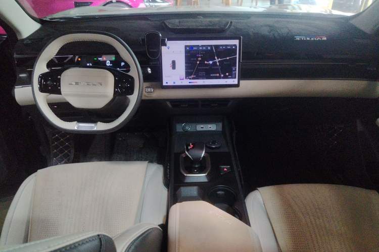 Used JETOUR Dashing 2023 1.5T DCT Starlight Shine Pro Edition Center Console