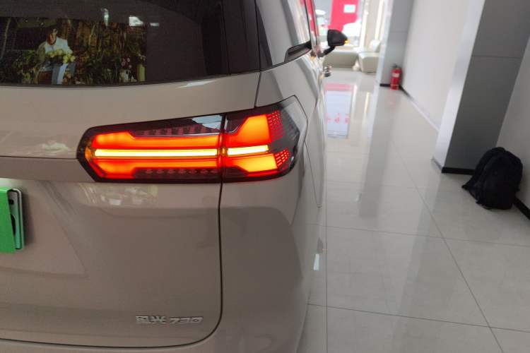 Used Wuling Wuling Starlight 730 2025 Model Plug-in Hybrid 125km Luxury Edition