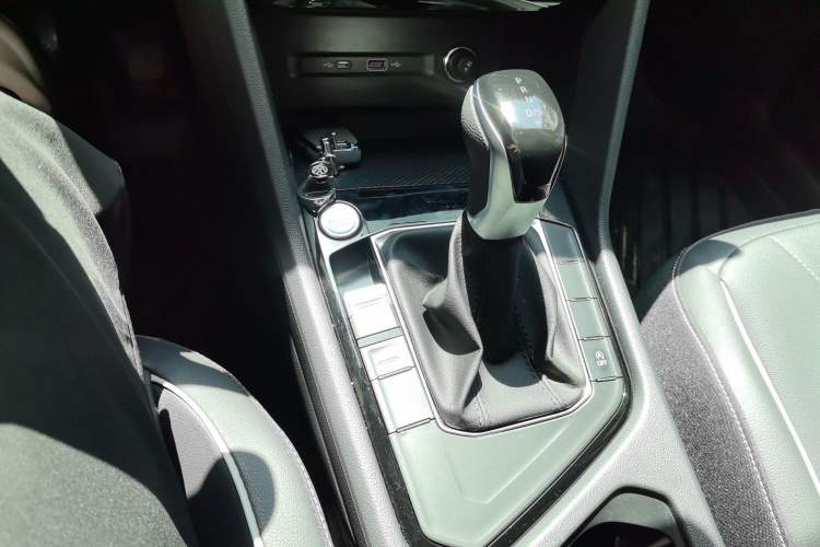 Used Volkswagen Tiguan L 2025 Model, Outstanding Version, 300TSI Automatic Two-Wheel Drive Longteng Edition