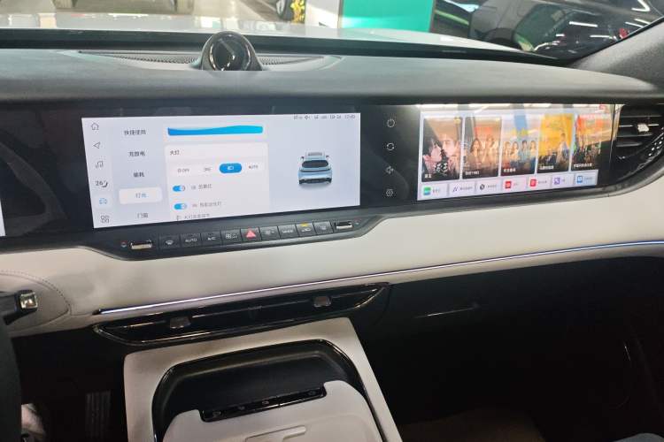 Used VOYAH FREE 2025 318 318 km Rear-Drive Touring Edition Audio And AC Panel