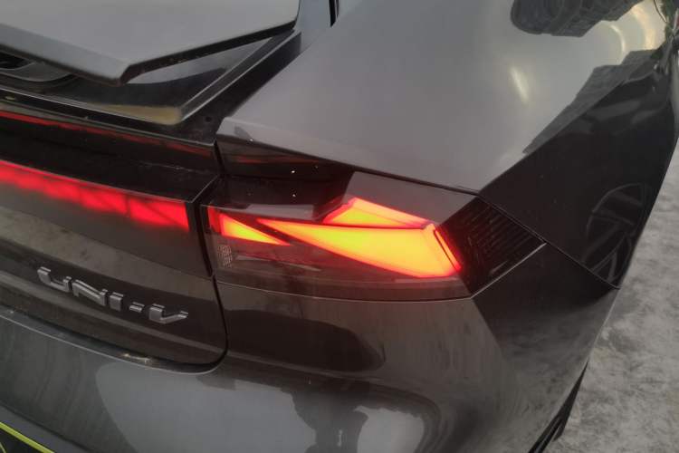 Used CHANGAN UNI-V 2022 1.5T Sport Edition
