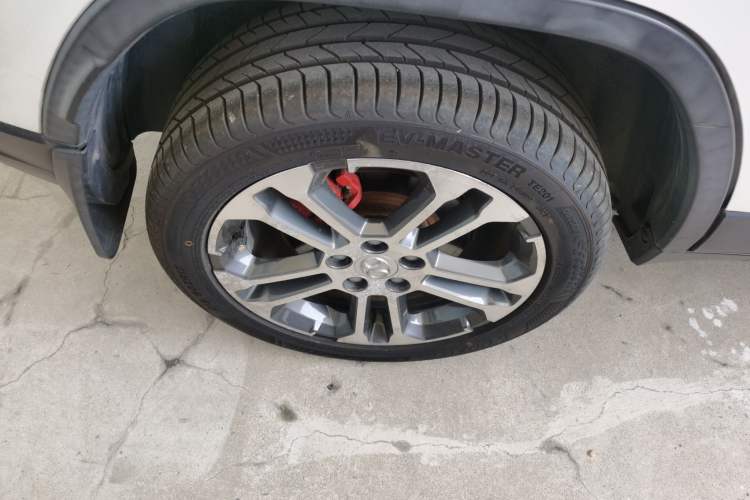 Used BAIC Senova X35 2016 1.5L Automatic Luxury Edition Right Rear Wheel Hub