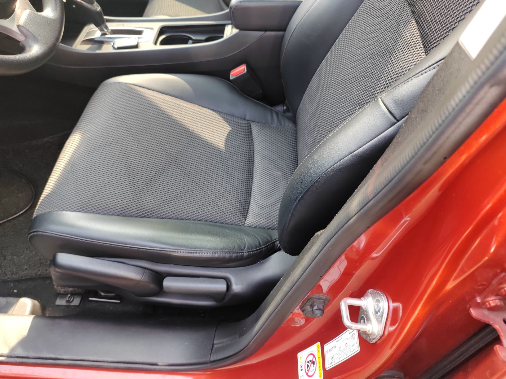 Переднее сиденье в автомобиле