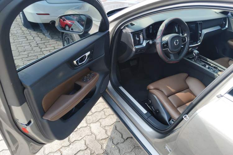 Used Volvo V60 2020 T5 Zhiyuan Luxury Edition
