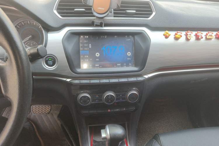 Used Haval H2 2017 Blue Label 1.5T Automatic Two-Wheel Drive Luxury Model Audio And AC Panel