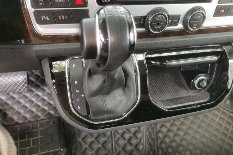 Used Volkswagen Multivan 2018 2.0 TSI Two-Wheel-Drive Luxury Edition 7 Seats Gear Lever