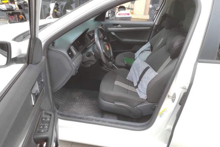 Used Volkswagen Gran Lavida 2015 1.6L Automatic Fashion Edition Driver Seat