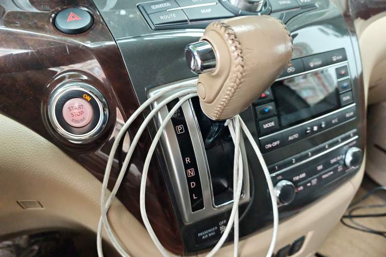 Used Nissan Quest 2015 3.5L SL Gear Lever