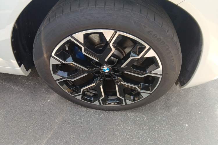 Used BMW X3 2025 xDrive30L Luxury Edition M Sport Package Right Front Wheel Hub
