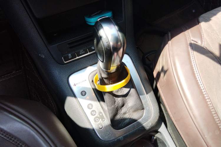 Used Volkswagen Tiguan 2012 2.0 TSI Comfort Edition Gear Lever