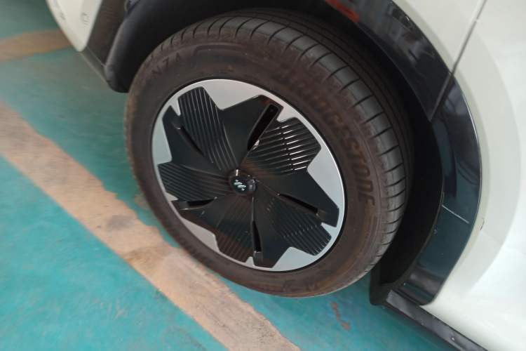 Used IM LS7 2023 90 kWh Elite Rear-Drive Version