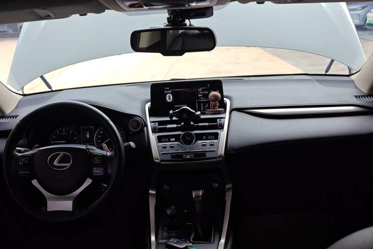 Used Lexus NX 2018 200 Front-Wheel-Drive X-Trail Version China V Standard Center Console