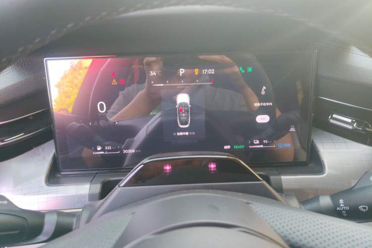 Used Lynk & Co 09 EM-P 2023 2.0TD EM-P Long-Range Version PM 7-Seater