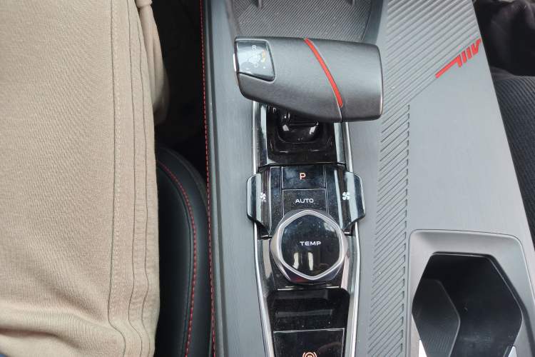 Used CHANGAN OSHAN Z6 2022 Blue Whale 1.5T DCT Smart Edition Urban Version Gear Lever