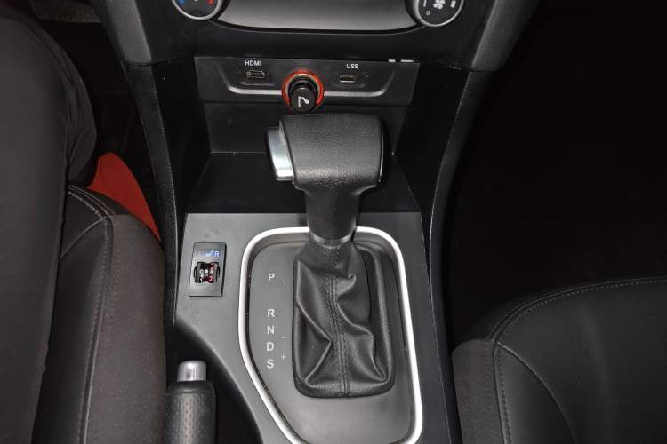 Used Bestune B50 2016 1.6L Automatic Luxury Model Gear Lever