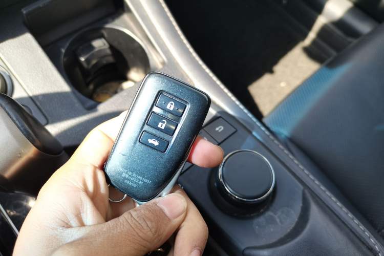 Used Lexus ES 2015 300h Comfort Edition
