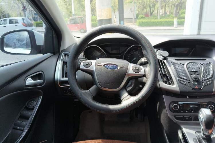 Used Ford Focus 2012 Hatchback 1.6L Automatic Fashion Edition Steering Wheel