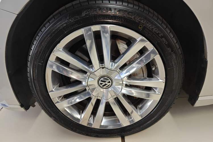 Used Volkswagen Phideon 2018 Revised Version 480 V6 Four-Wheel Drive Flagship Edition
