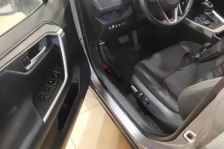 Used Toyota Wildlander 2023 Dual-Motor 2.5L E-CVT Four-Wheel Drive Prestige Edition
