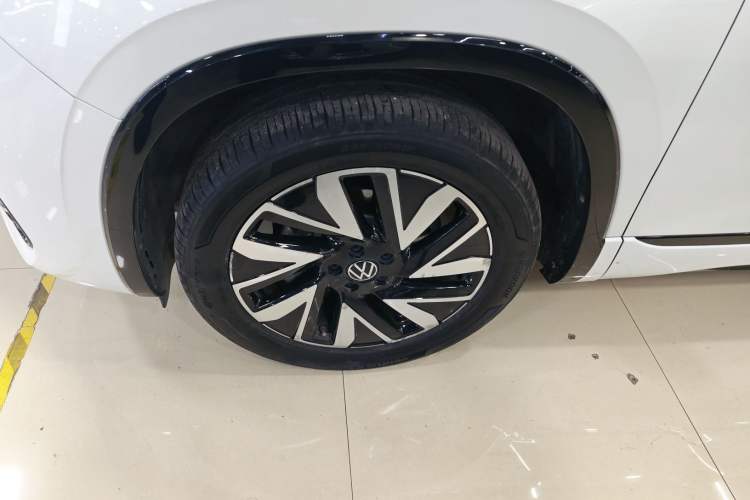 Used Volkswagen Tayron 2023 330TSI Two-Wheel-Drive R-Line High-Energy Version Left Front Wheel Hub