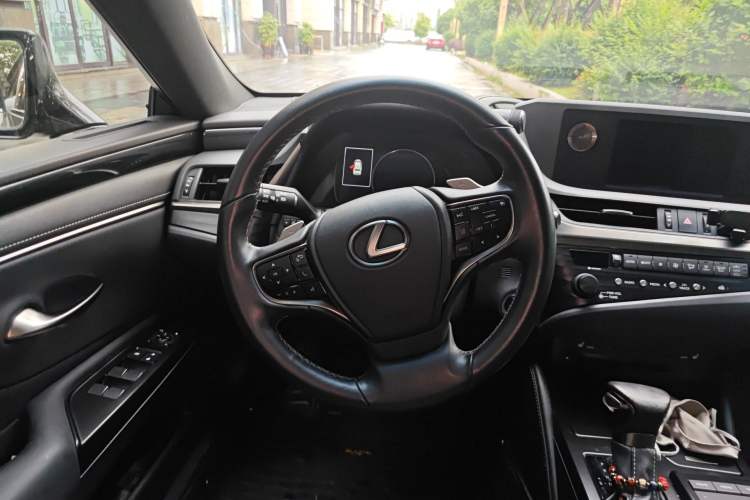 Used Lexus ES 2018 300h Premier Edition China VI Standard Steering Wheel