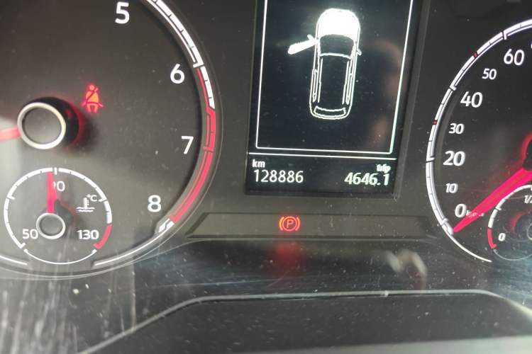 Used Jetta VS7 2020 1.4T Automatic Entry-Level Trim Odometer Close Up