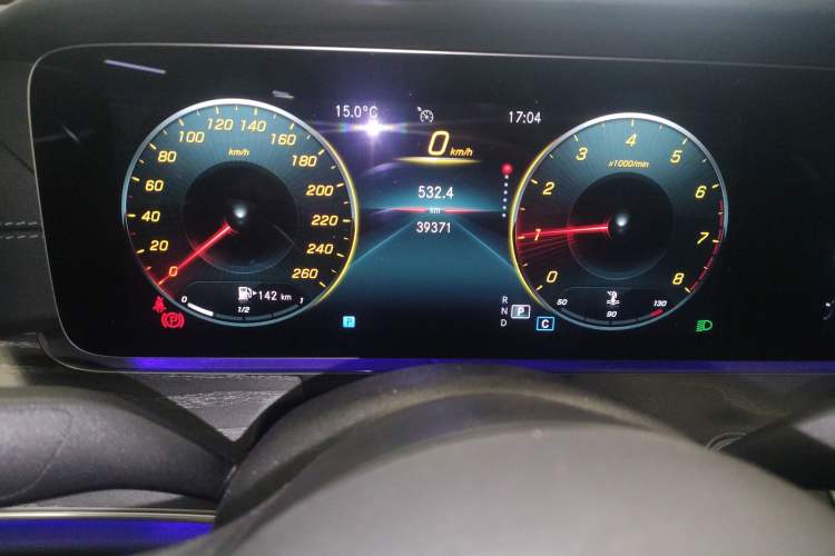 Used Mercedes-Benz E-Class 2022 E 260 L Odometer Close Up