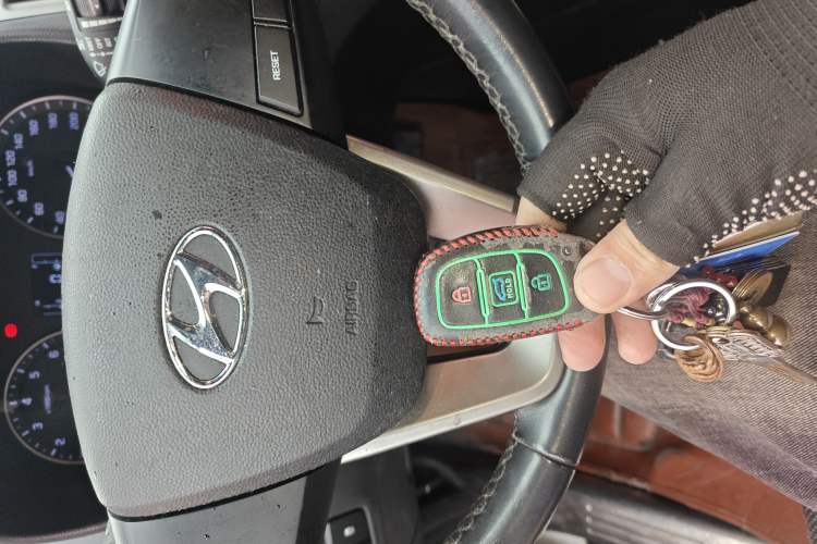 Used Hyundai ix25 2015 1.6L Automatic Two-Wheel Drive Smart GLS Trim Vehicle Key