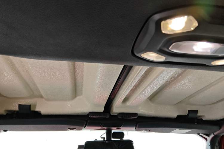 Used Jeep Wrangler 2019 2.0T Sahara 4-Door Version China V Standard
