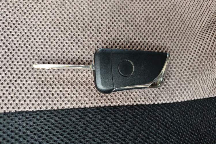 Used SAIC MAXUS Xintu V80 2021 2.0T Manual Classic Aoyuntong Short Wheelbase Ultra-Low Roof 5/6-Seater