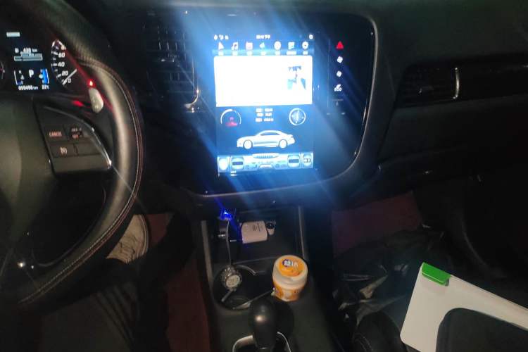 Used Mitsubishi Outlander 2016 2.4L 4x4 Luxury Edition 7-Seater
