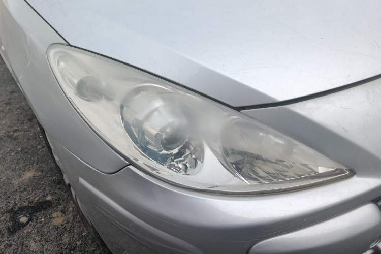 Used Peugeot 307 2013 Hatchback 1.6L Manual Comfort Edition Right Front Headlight