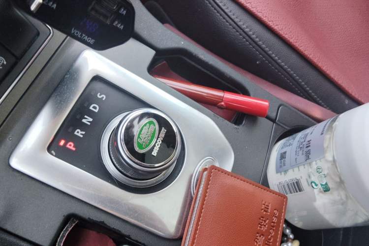 Used Land Rover Discovery 2016 3.0 SC V6 SE Gear Lever