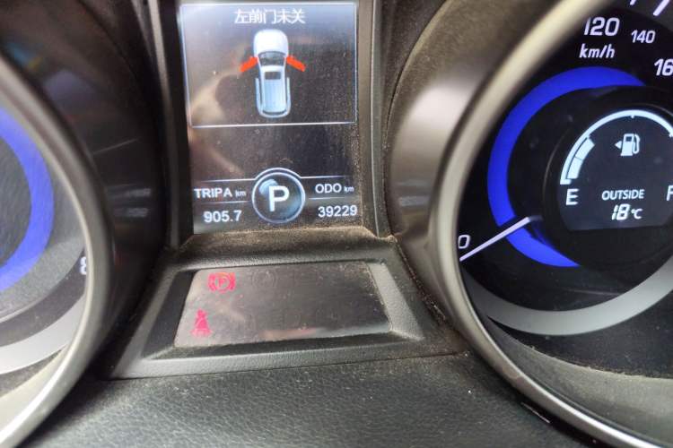 Used CHANGAN CS75 2016 1.8T Automatic Elite Model China V Standard Odometer Close Up