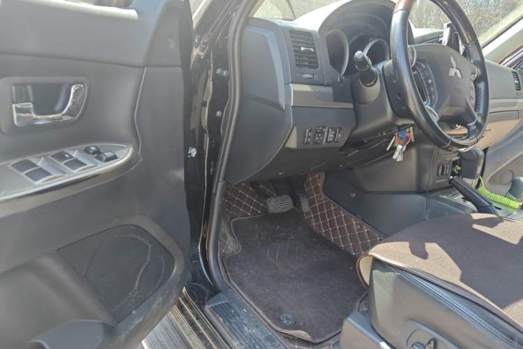 Used Mitsubishi Pajero 2020 3.0L Automatic Prestige Off-Road Edition Driver Seat