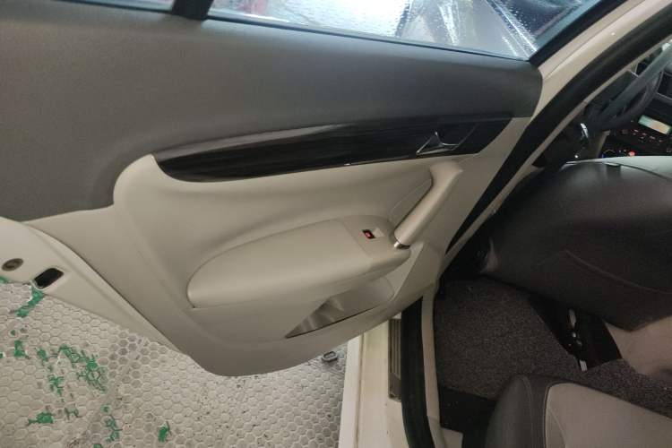 Used Volkswagen Gran Lavida 2013 1.6L Manual Comfort Model