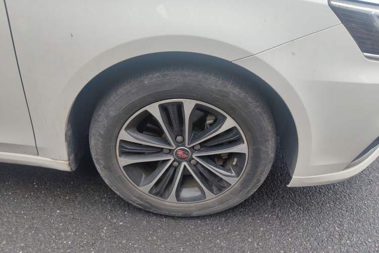 Used Roewe i6 New Energy 2019 PLUS 50T 4G Connected Glory Luxury Edition Right Front Wheel Hub