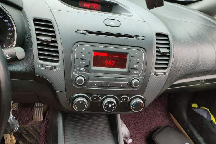 Used Kia K3 2015 1.6L Manual GLS Audio And AC Panel