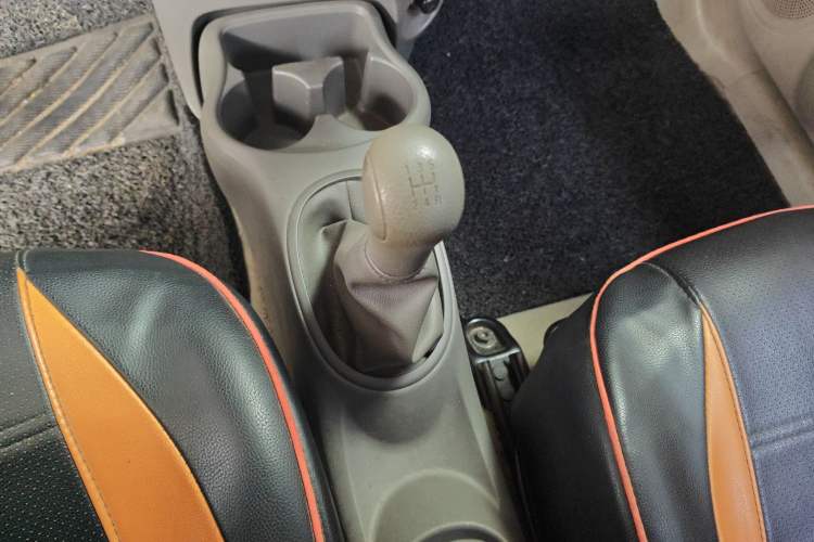 Used Nissan Sunny 2015 1.5XE Manual Comfort Edition Gear Lever