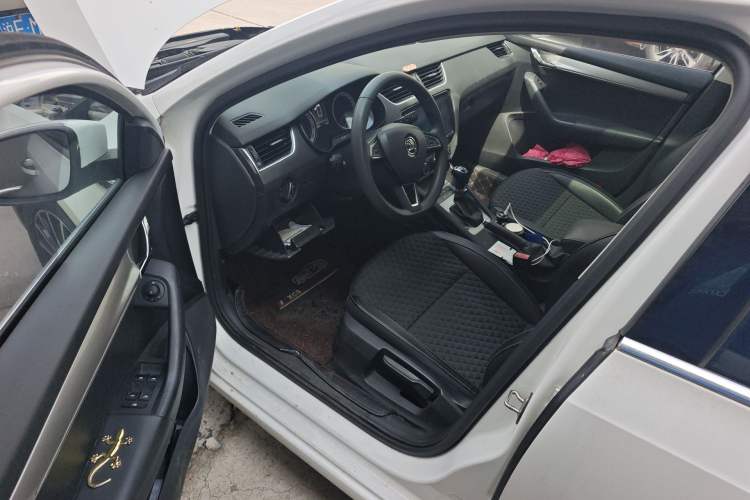 Used Skoda Octavia 2019 1.5L Automatic Smart Drive Luxury Edition China VI Standard