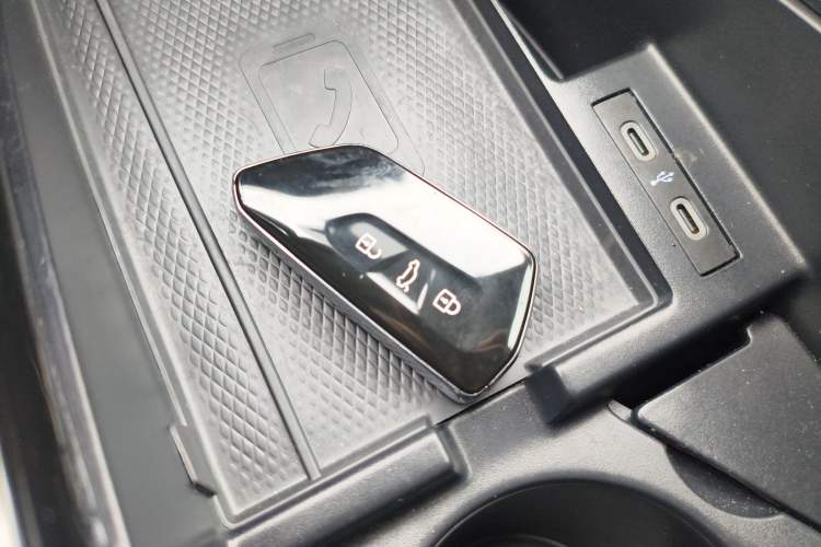 Used Volkswagen ID.6 CROZZ 2022 Long-Range PRO Edition Vehicle Key